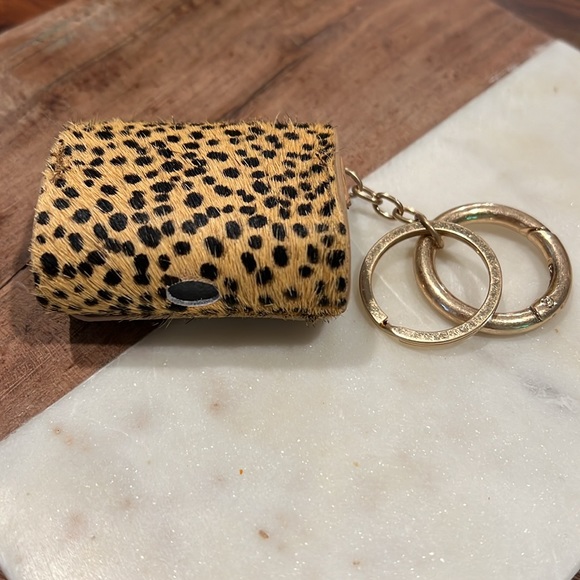 Animal Print Apple AirPods Pro Case Keychain — brown cheetah print - Picture 3 of 3